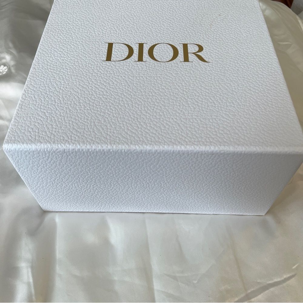 Dior Gift Box - Picture 3 of 3